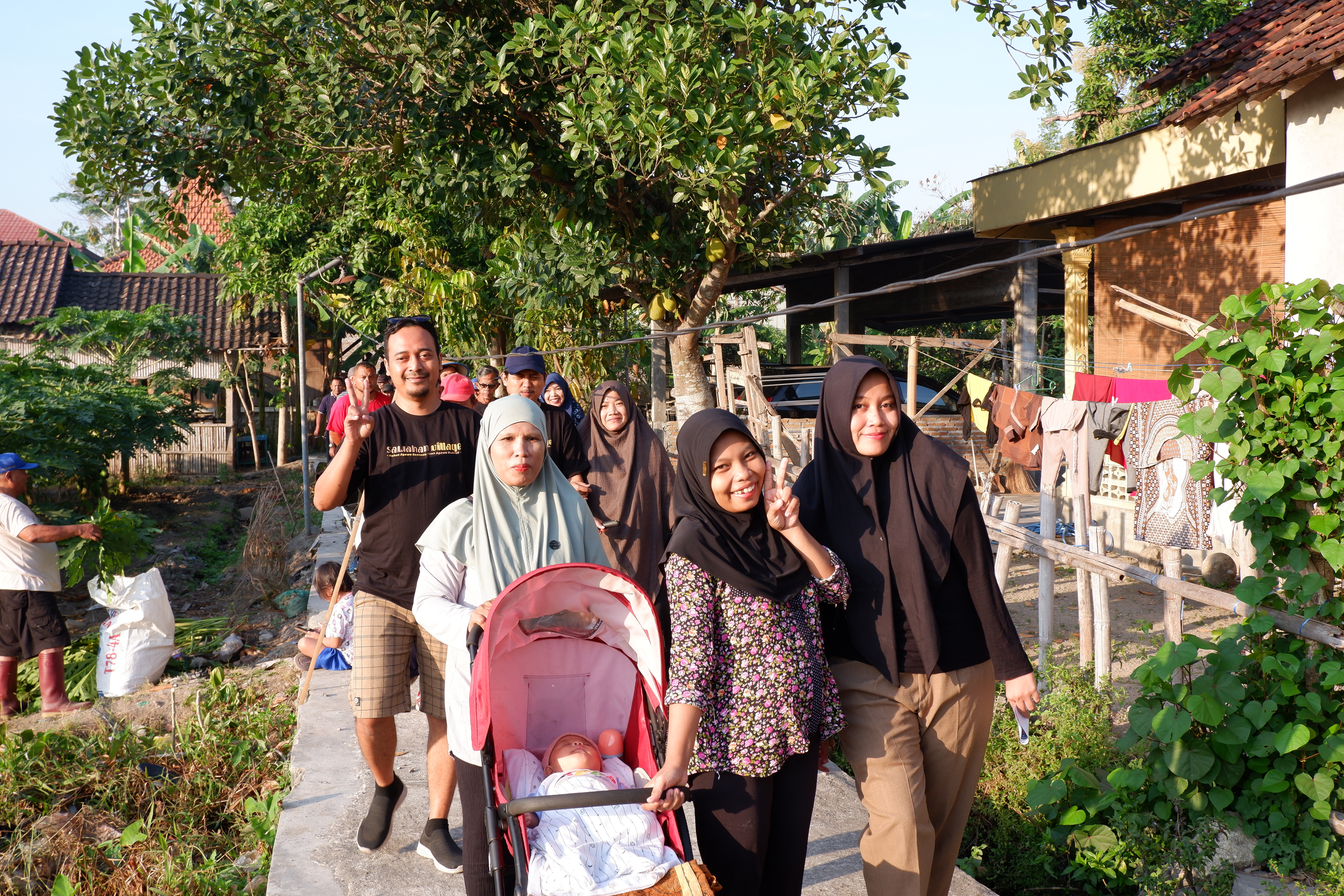 Serunya Jalan Sehat dan Kegiatan Makan Bersama di Peringatan 17 Agustus Dusun Sawahan