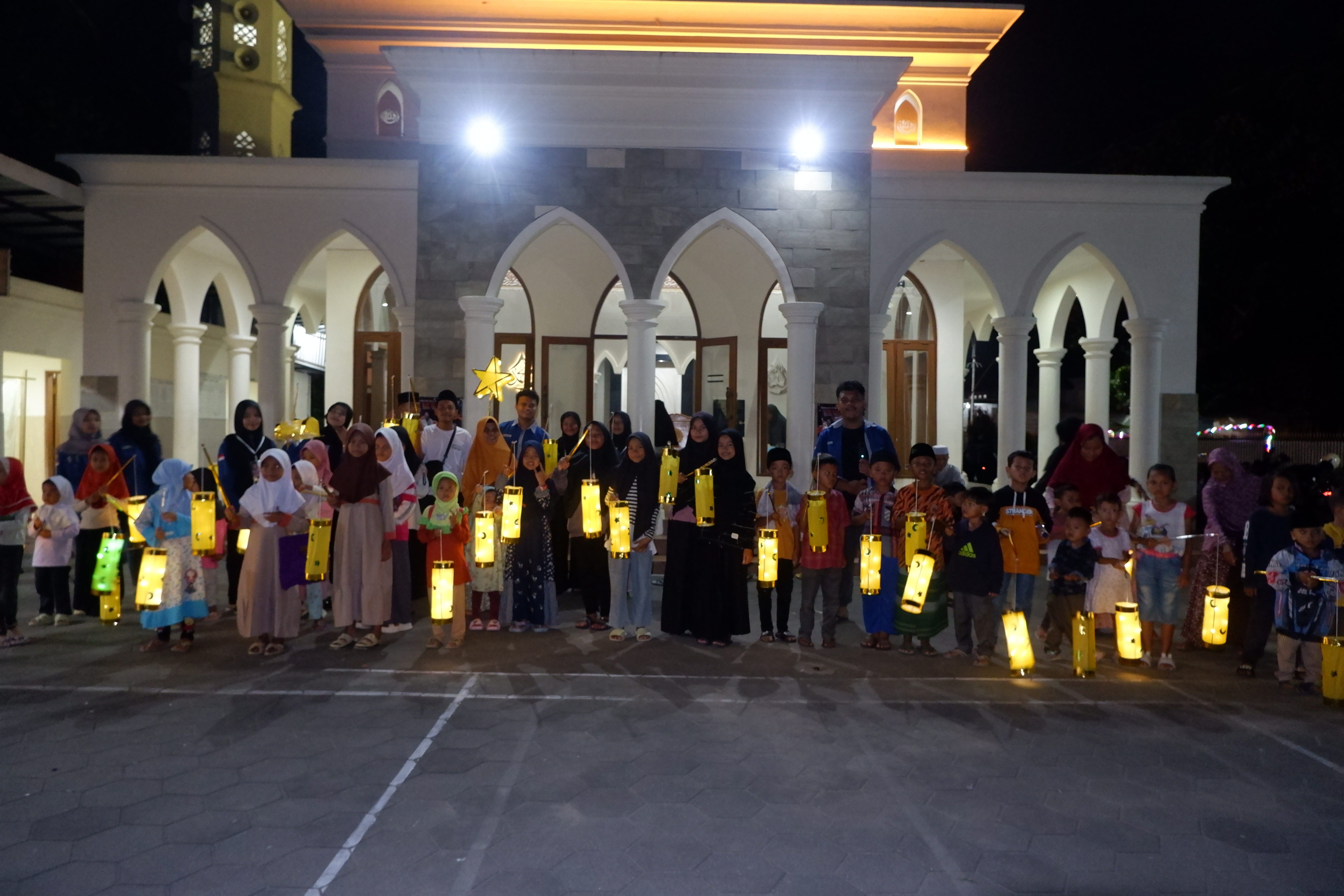 Takbiran Keliling Malam Idulfitri di Desa Sawahan: Lebih Meriah dengan Lampion dari IRMAS dan IKADASA