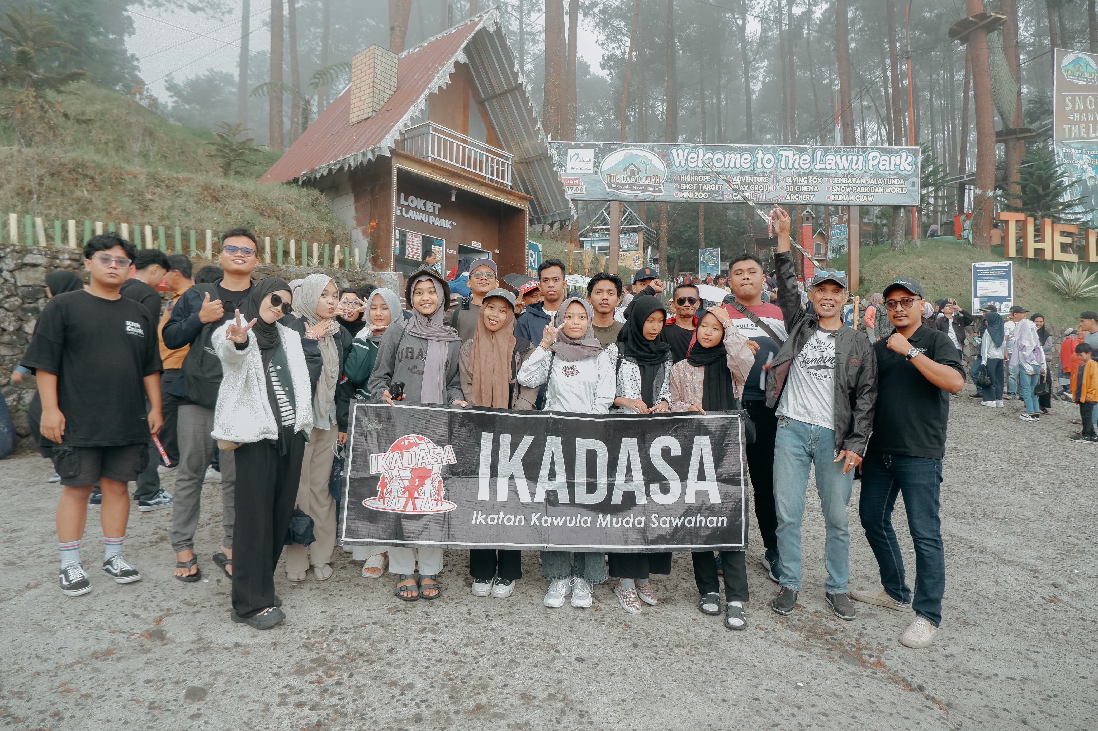 Tour IKADASA ke Lawu Park dan Grojogan Sewu: Petualangan di Tengah Hujan